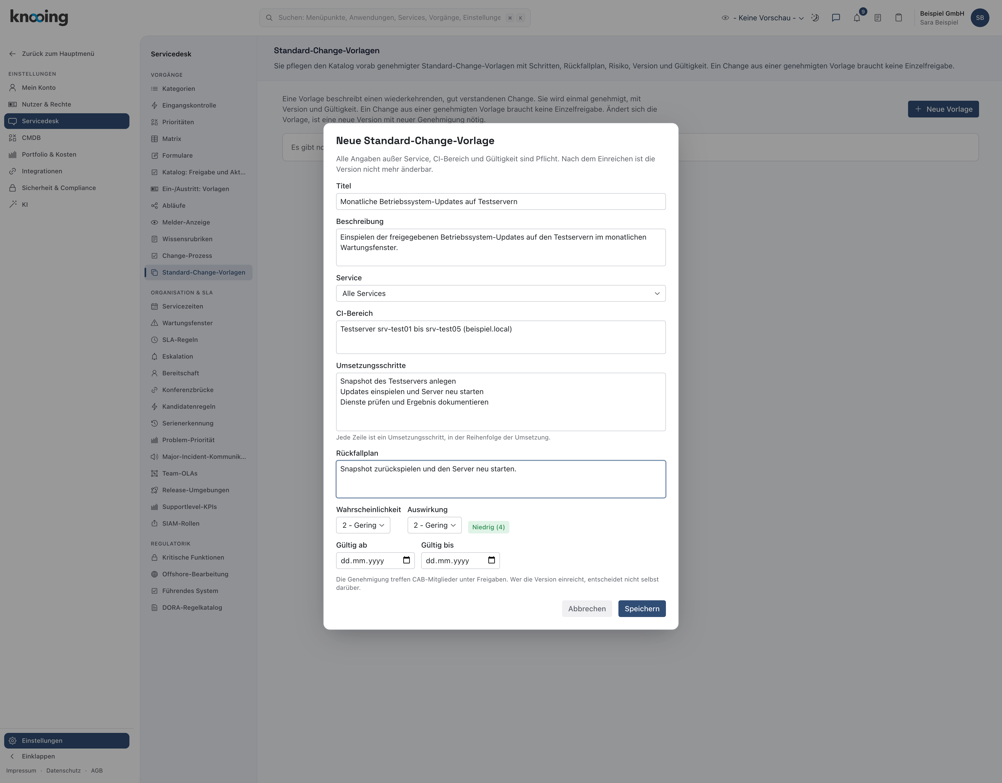 Dialog Neue Standard-Change-Vorlage mit ausgefüllten Feldern für Titel, Beschreibung, CI-Bereich, drei Umsetzungsschritte, Rückfallplan und Risiko Niedrig