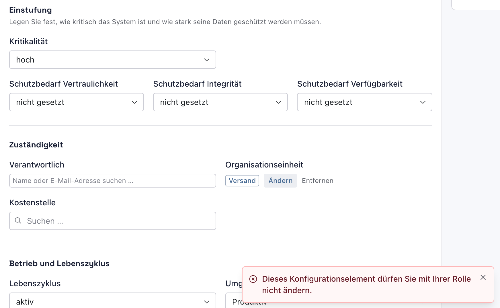 Server srv-lagerverwaltung in der Vorschau als Lagerteam im Bearbeiten-Modus mit Kritikalität hoch; nach Speichern steht unten rechts die Meldung Dieses Konfigurationselement dürfen Sie mit Ihrer Rolle nicht ändern.