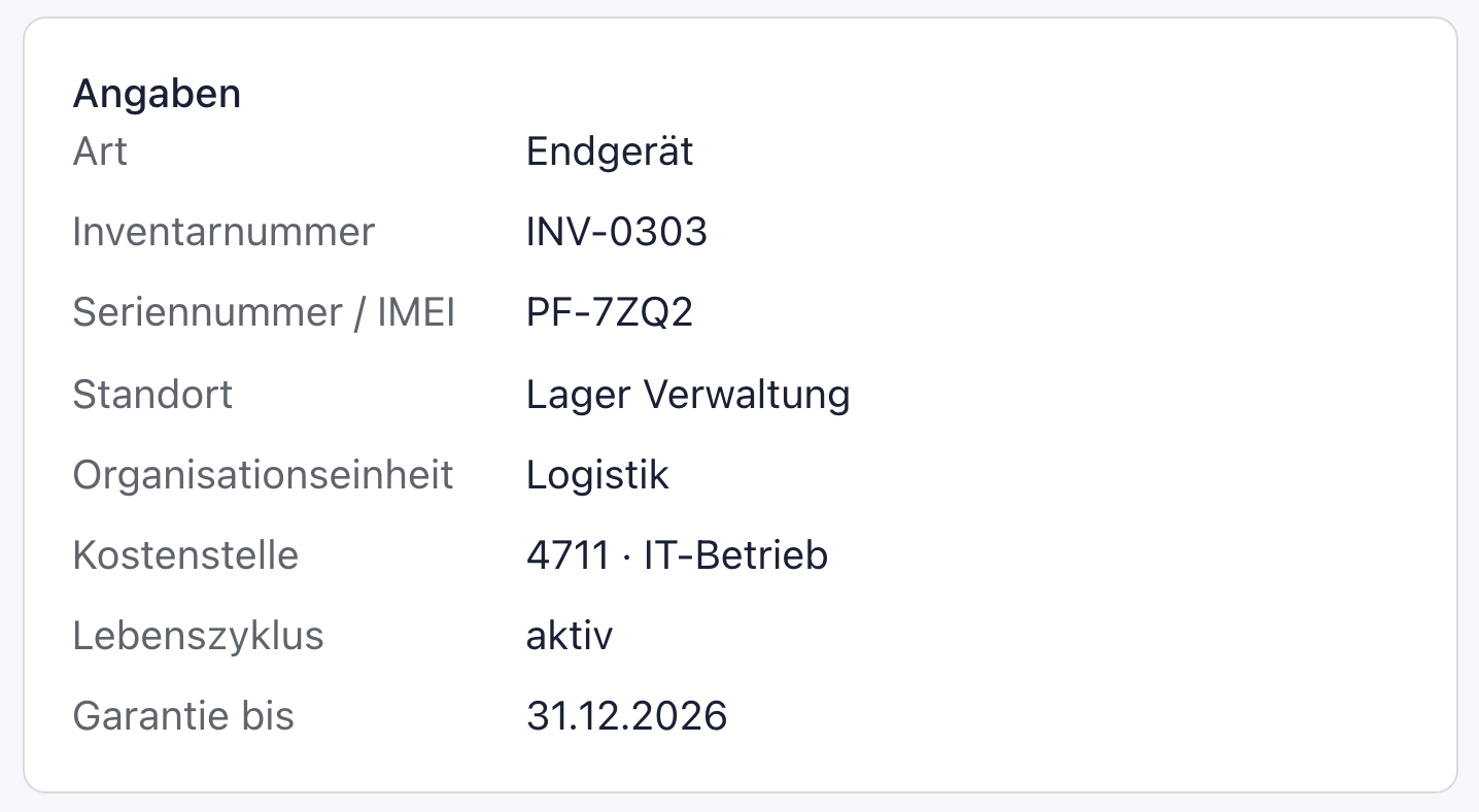 Bereich Angaben von NB-0107: Art Endgerät, Inventarnummer INV-0303, Seriennummer PF-7ZQ2, Standort Lager Verwaltung, Organisationseinheit Logistik, Kostenstelle 4711 IT-Betrieb, Lebenszyklus aktiv, Garantie bis 31.12.2026